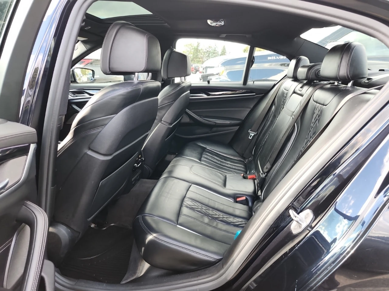 BMW 550 * АВТО КРЕДИТ* ЦЕНА ДО БГ * СЕРВИЗНА ИСТОРИЯ *  - изображение 10