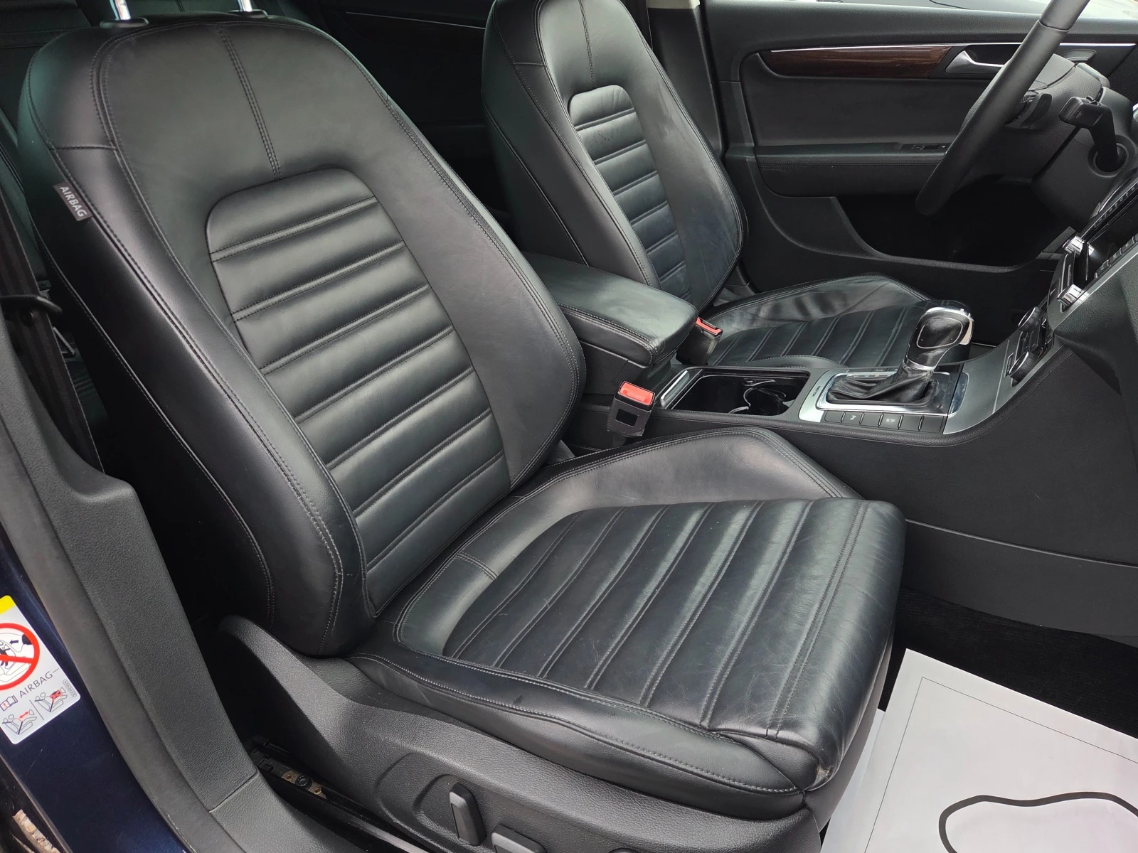 VW Passat 2.0TDI/HIGH-LINE/AUTOMATIC, снимка 8 - Автомобили и джипове - 53720592