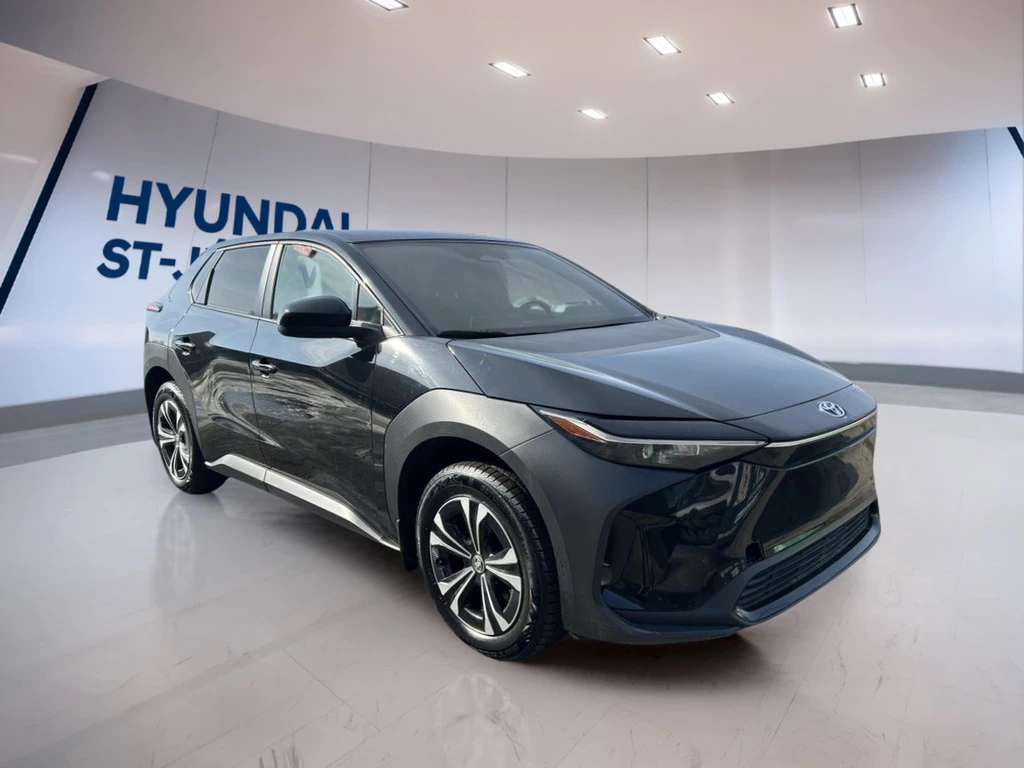Toyota bZ4X Подгрев* НАВИ* Кейлес* Park Assist* Line Assist* П, снимка 3 - Автомобили и джипове - 53728910
