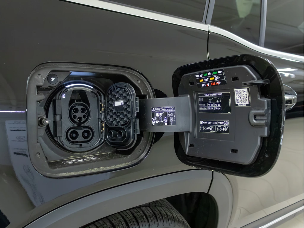 Mercedes-Benz EQB  250+ SUV, снимка 10 - Автомобили и джипове - 54204574