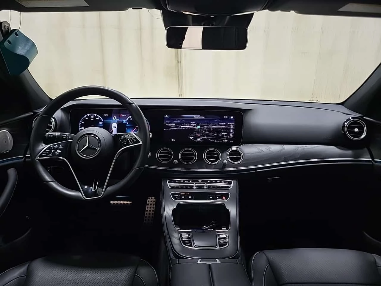 Mercedes-Benz E 450 | BURMESTER| PANO| ОБДУХВАНЕ| 360| HUD| 2 KЛЮЧА, снимка 11 - Автомобили и джипове - 54309817