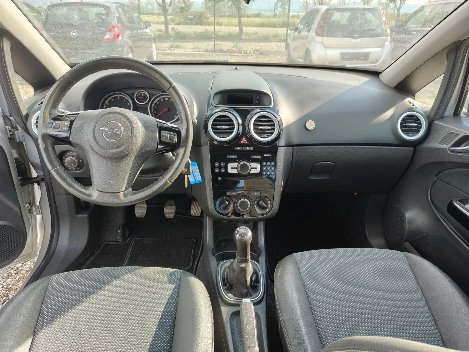 Opel Corsa 1.4i 90 COSMO xenon , снимка 9 - Автомобили и джипове - 54391569