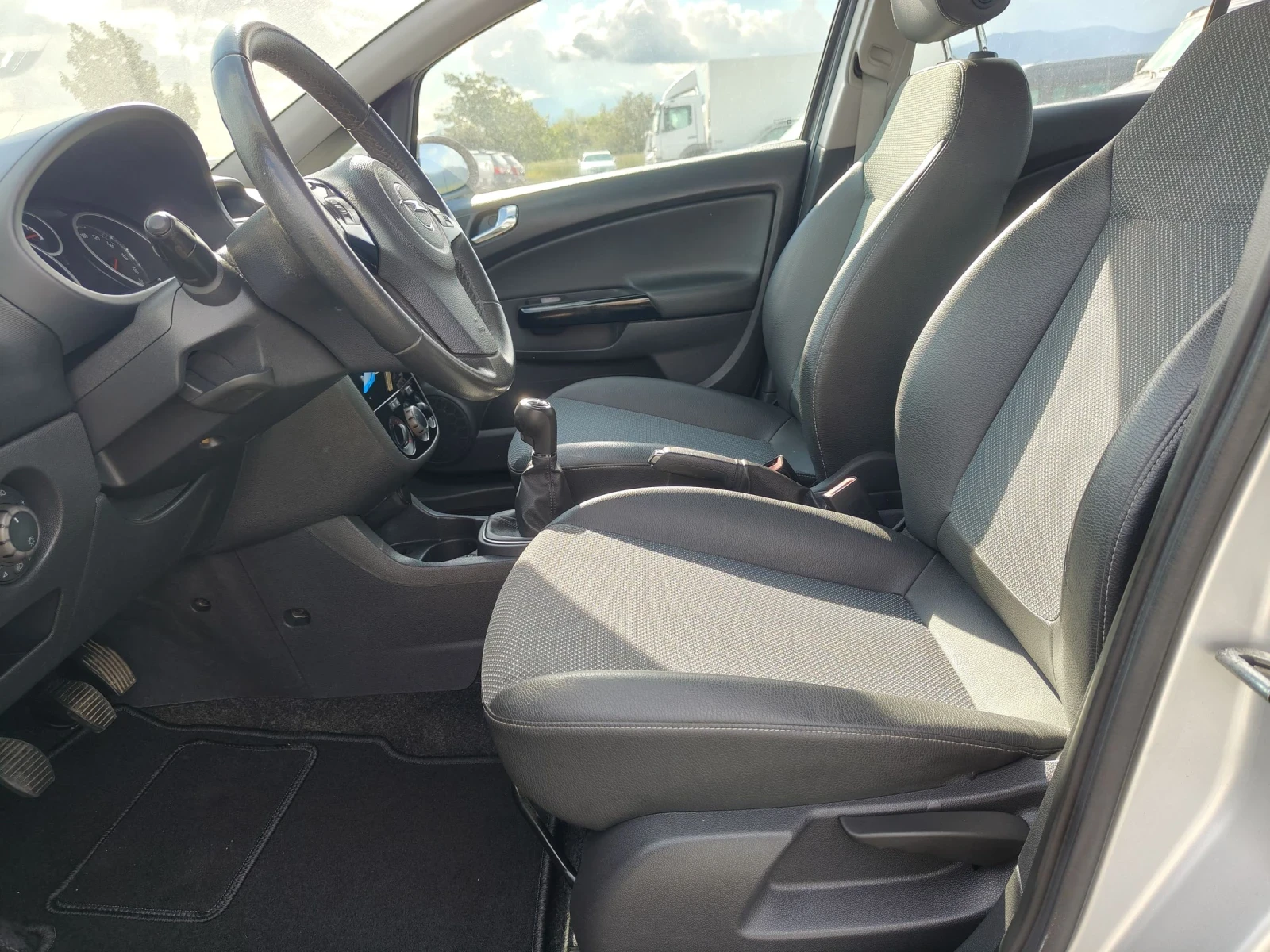 Opel Corsa 1.4i 90 COSMO xenon , снимка 11 - Автомобили и джипове - 54391569