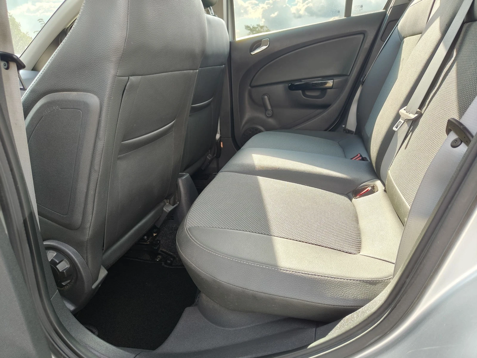 Opel Corsa 1.4i 90 COSMO xenon , снимка 15 - Автомобили и джипове - 54391569