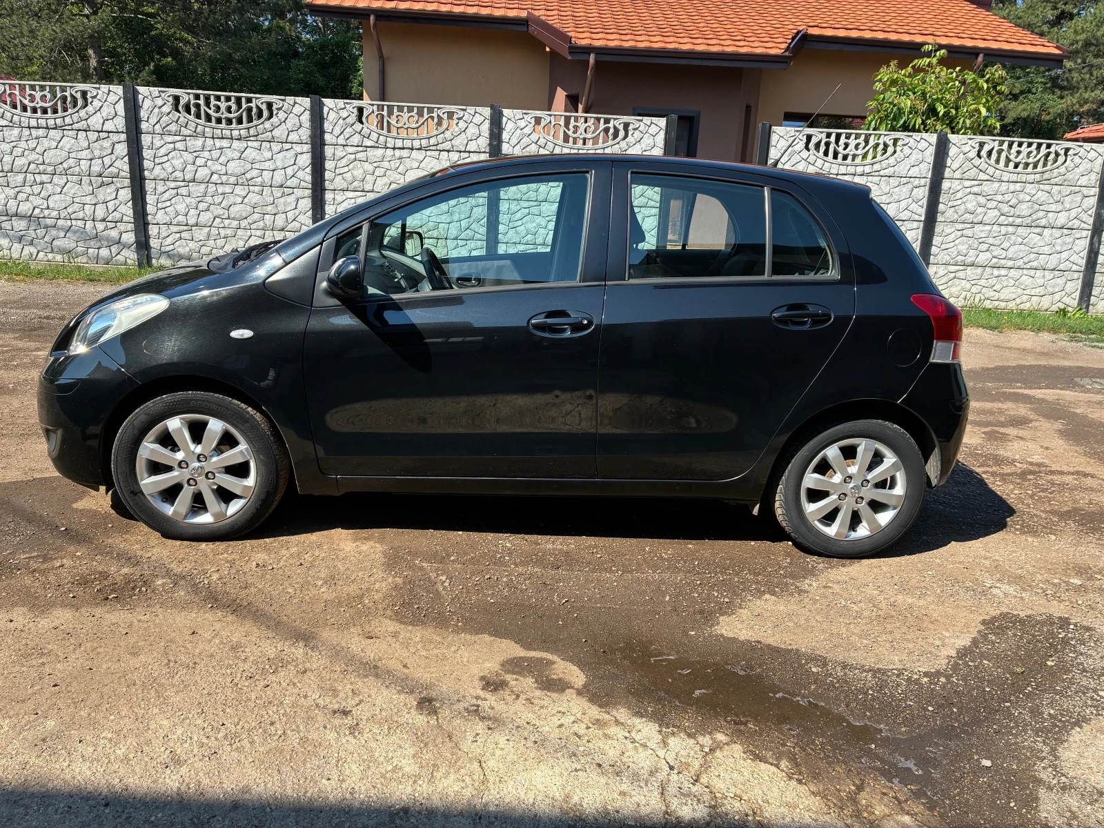 Toyota Yaris 1.4 D4D, снимка 2 - Автомобили и джипове - 55136471