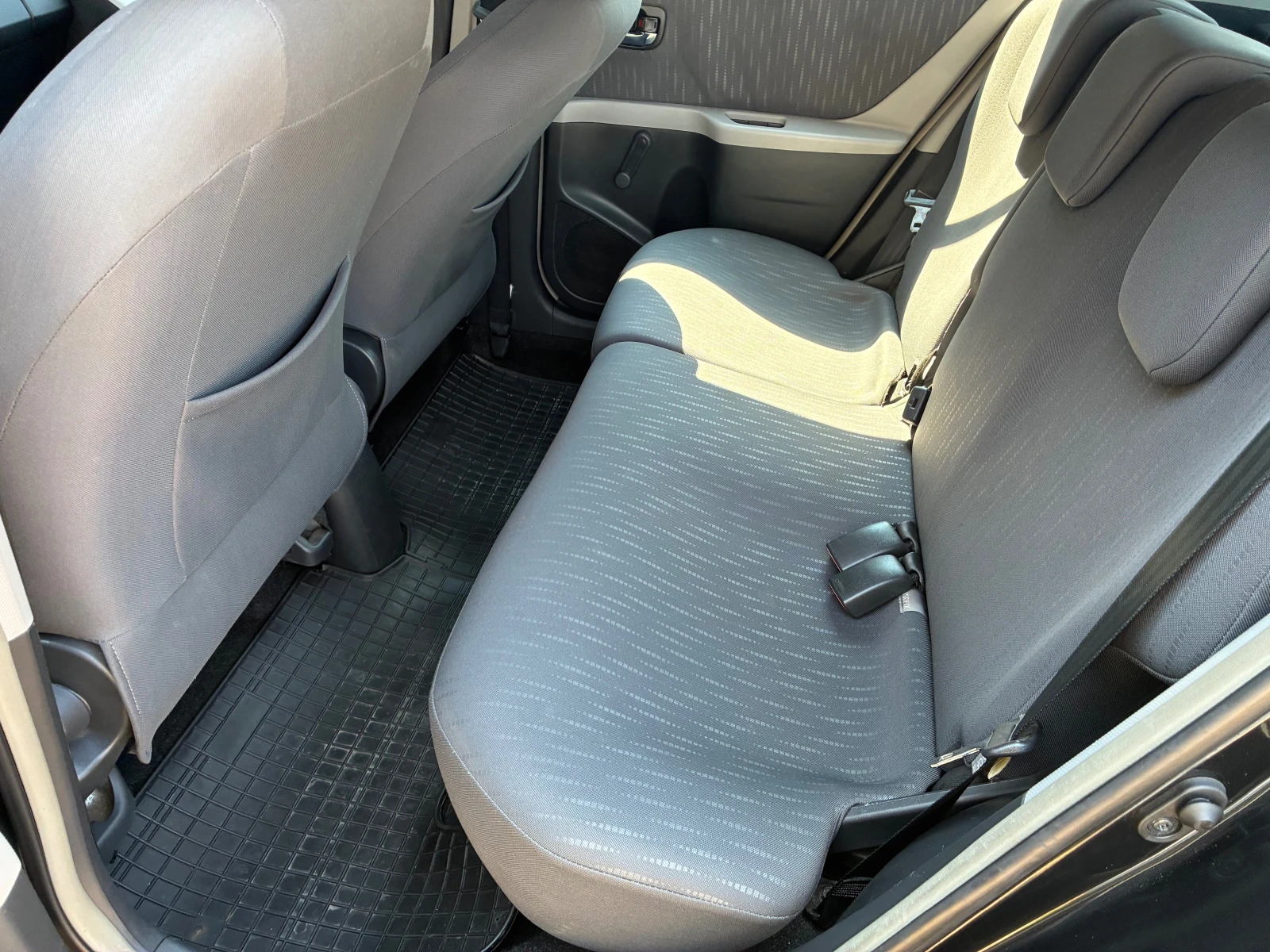 Toyota Yaris 1.4 D4D, снимка 10 - Автомобили и джипове - 55136471