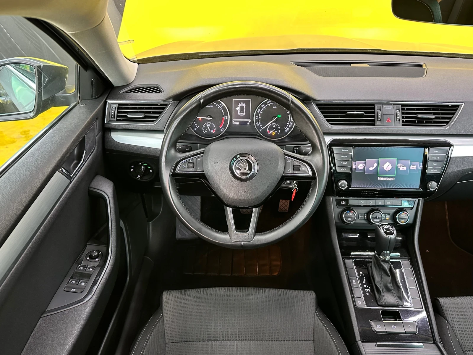 Skoda Superb DSG/4x4/като нов, снимка 9 - Автомобили и джипове - 55161864