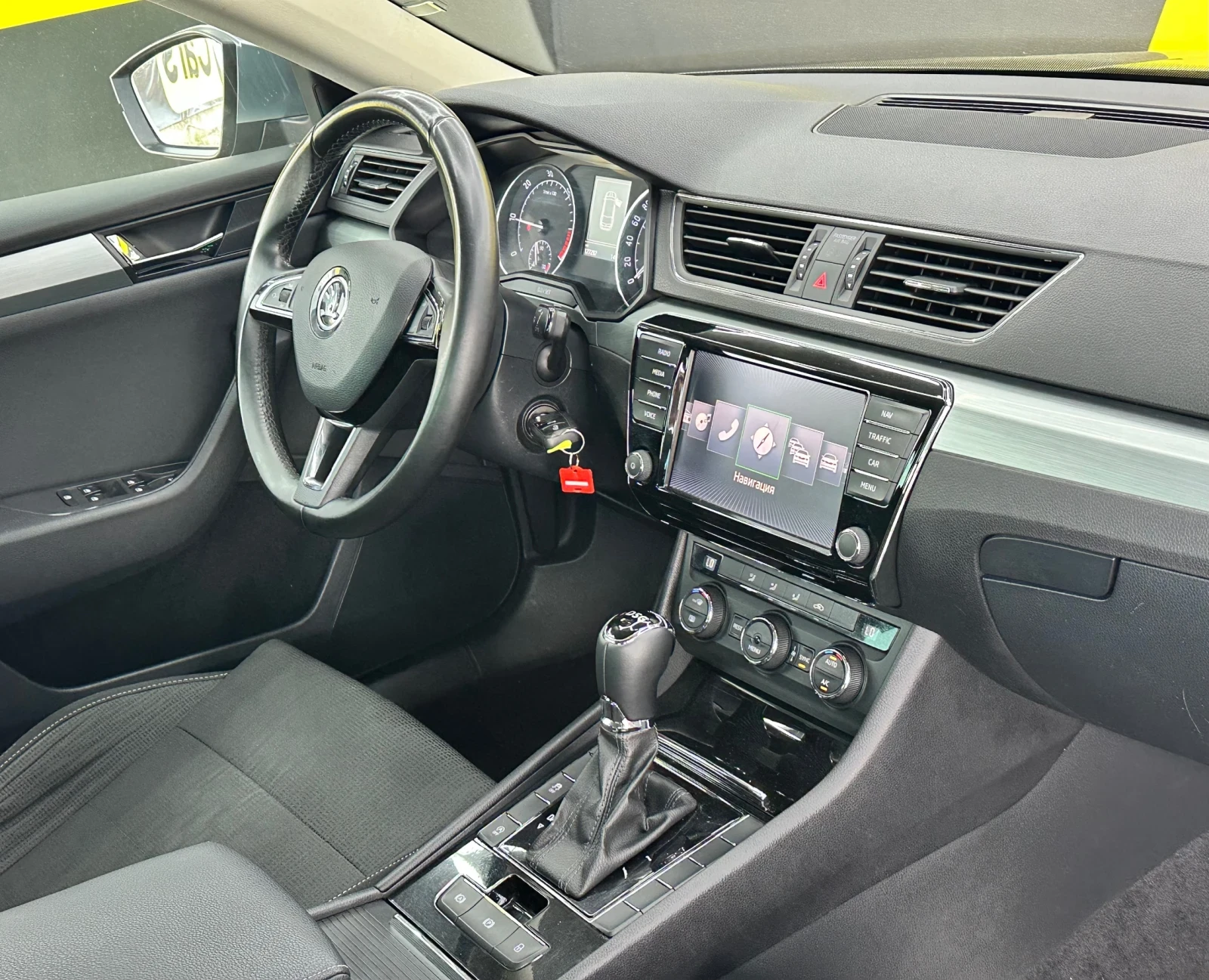 Skoda Superb DSG/4x4/като нов, снимка 10 - Автомобили и джипове - 55161864