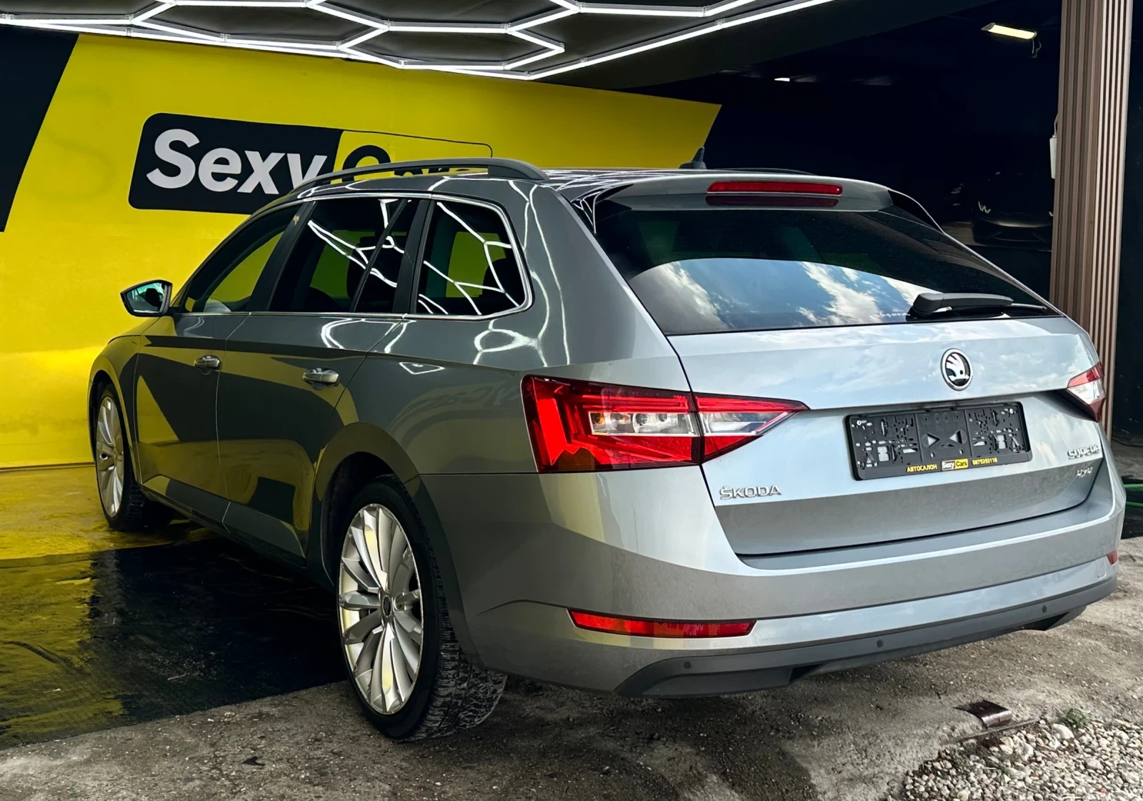 Skoda Superb DSG/4x4/като нов, снимка 6 - Автомобили и джипове - 55161864