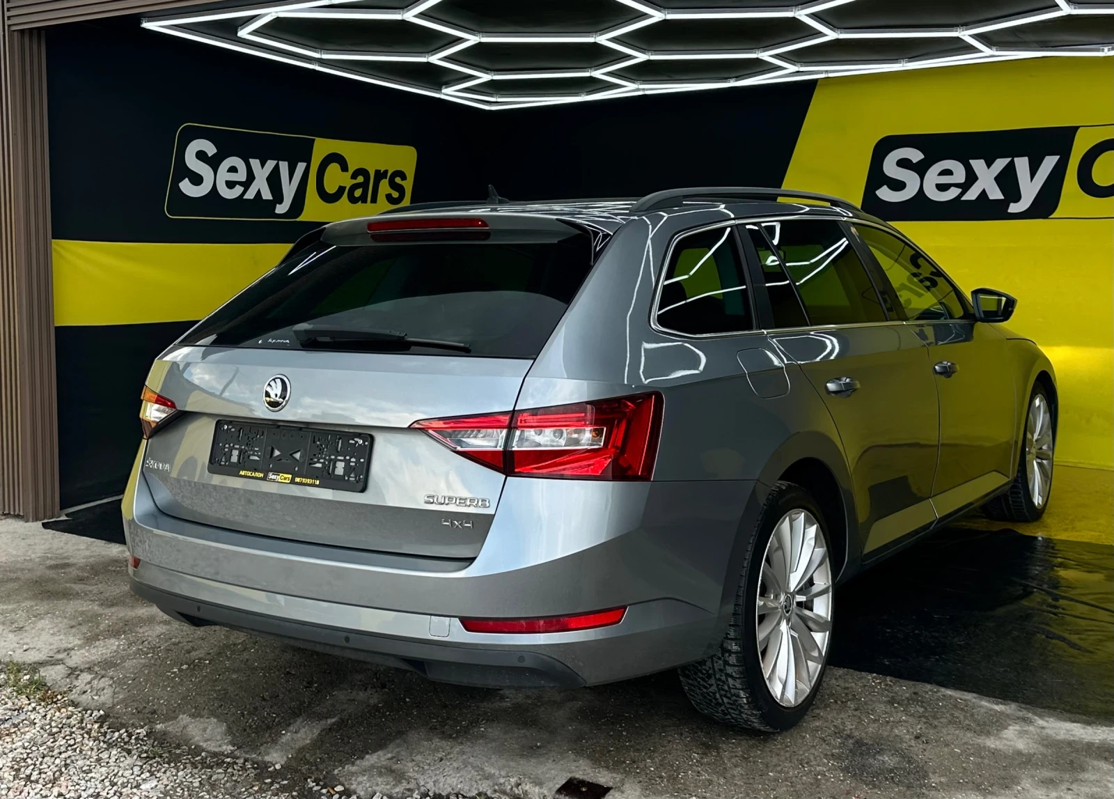 Skoda Superb DSG/4x4/като нов, снимка 7 - Автомобили и джипове - 55161864