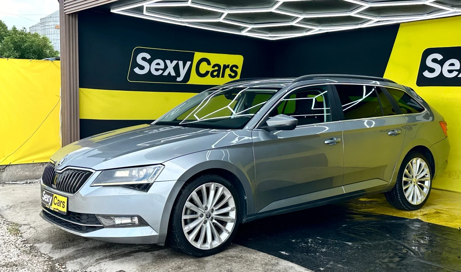 Skoda Superb DSG/4x4/като нов, снимка 5 - Автомобили и джипове - 55161864
