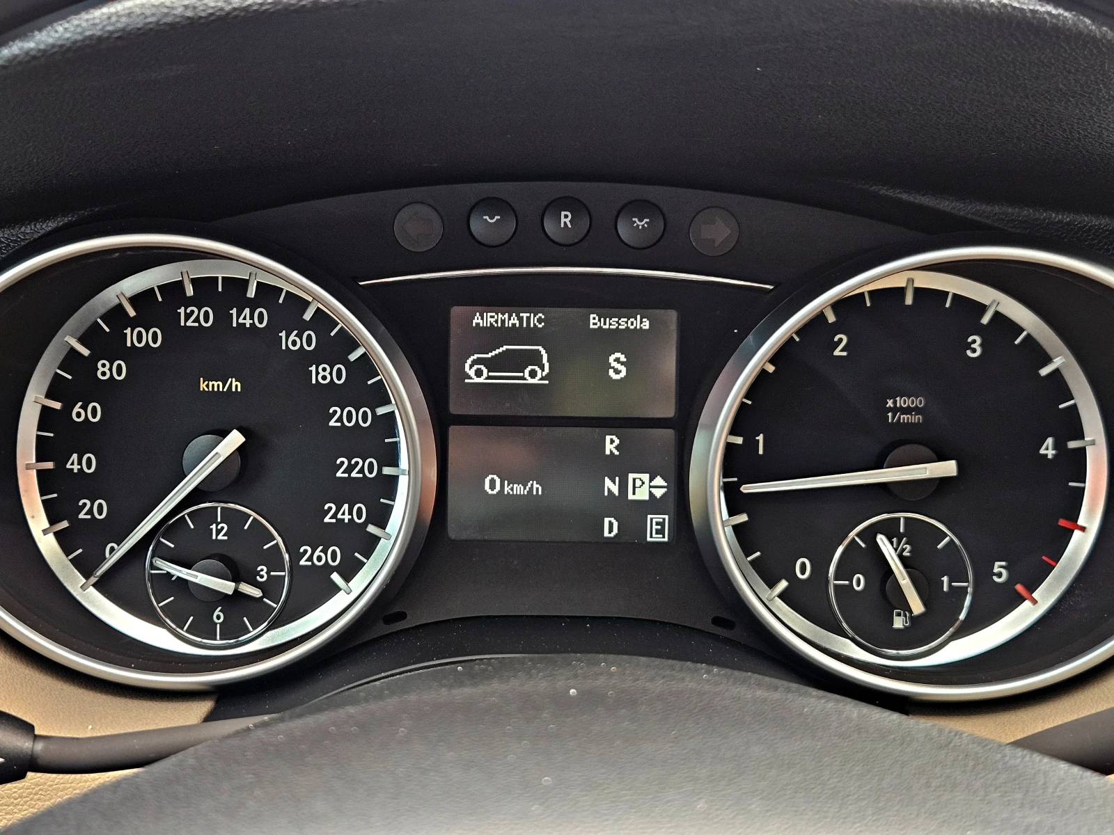 Mercedes-Benz R 350 AMG/4MAT/GERMANY/CAMERA/CAR PLAY/ПОДГРЕВ/AIRMAT/LI, снимка 10 - Автомобили и джипове - 55274243