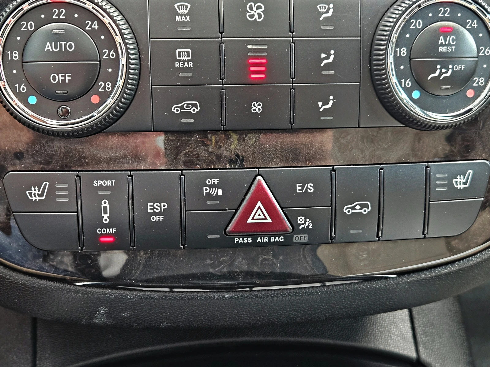 Mercedes-Benz R 350 AMG/4MAT/GERMANY/CAMERA/CAR PLAY/ПОДГРЕВ/AIRMAT/LI, снимка 12 - Автомобили и джипове - 55274243