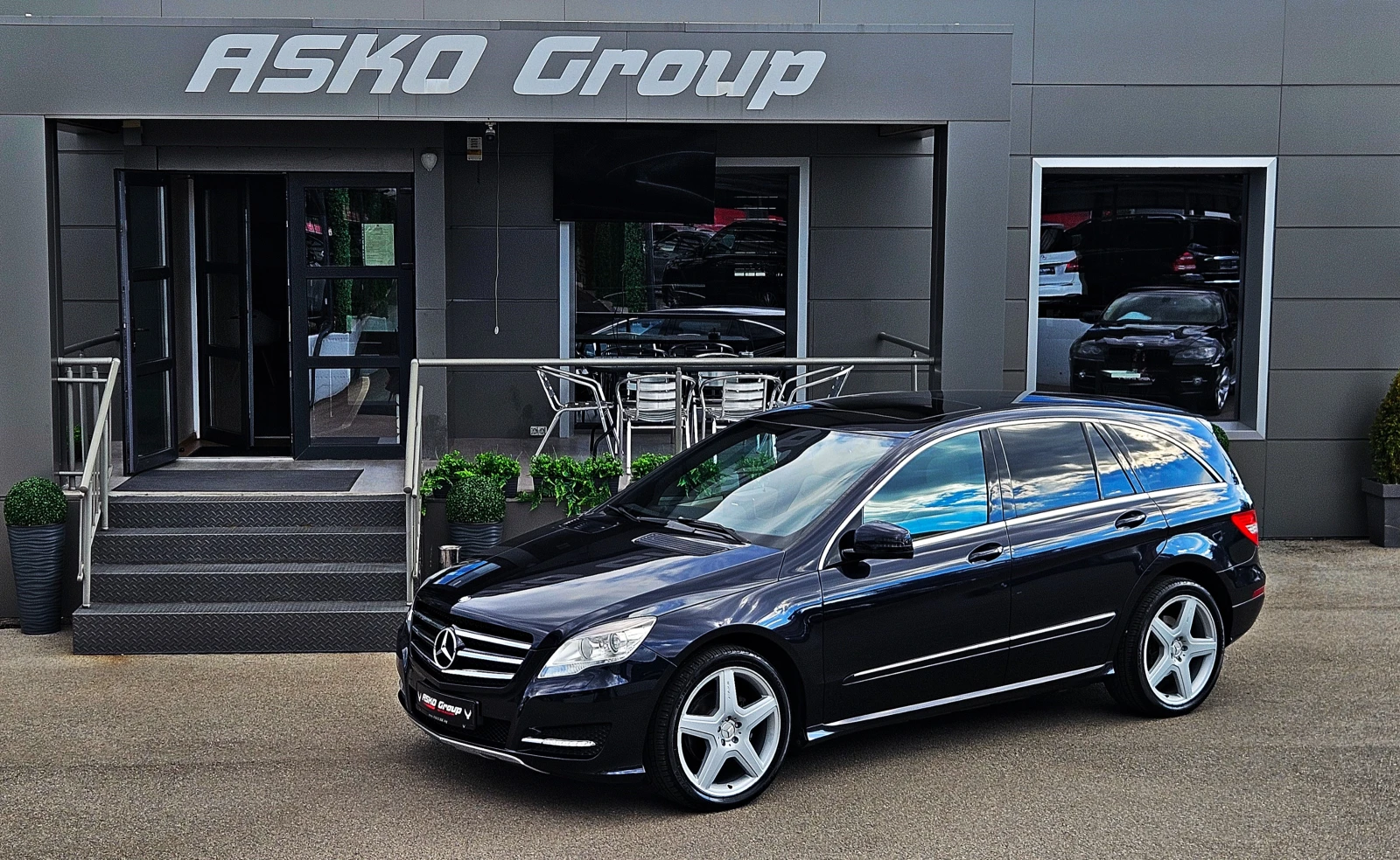 Mercedes-Benz R 350 AMG/4MAT/GERMANY/CAMERA/CAR PLAY/ПОДГРЕВ/AIRMAT/LI, снимка 17 - Автомобили и джипове - 55274243