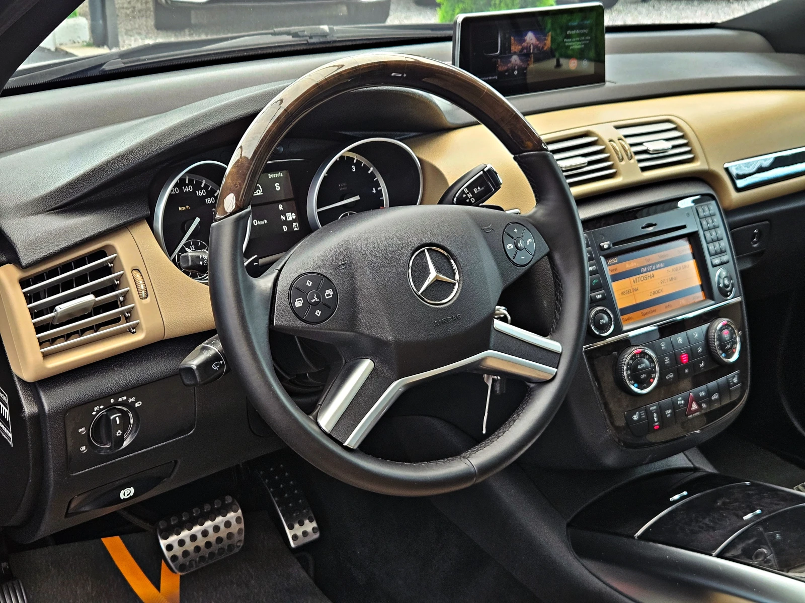 Mercedes-Benz R 350 AMG/4MAT/GERMANY/CAMERA/CAR PLAY/ПОДГРЕВ/AIRMAT/LI, снимка 11 - Автомобили и джипове - 55274243