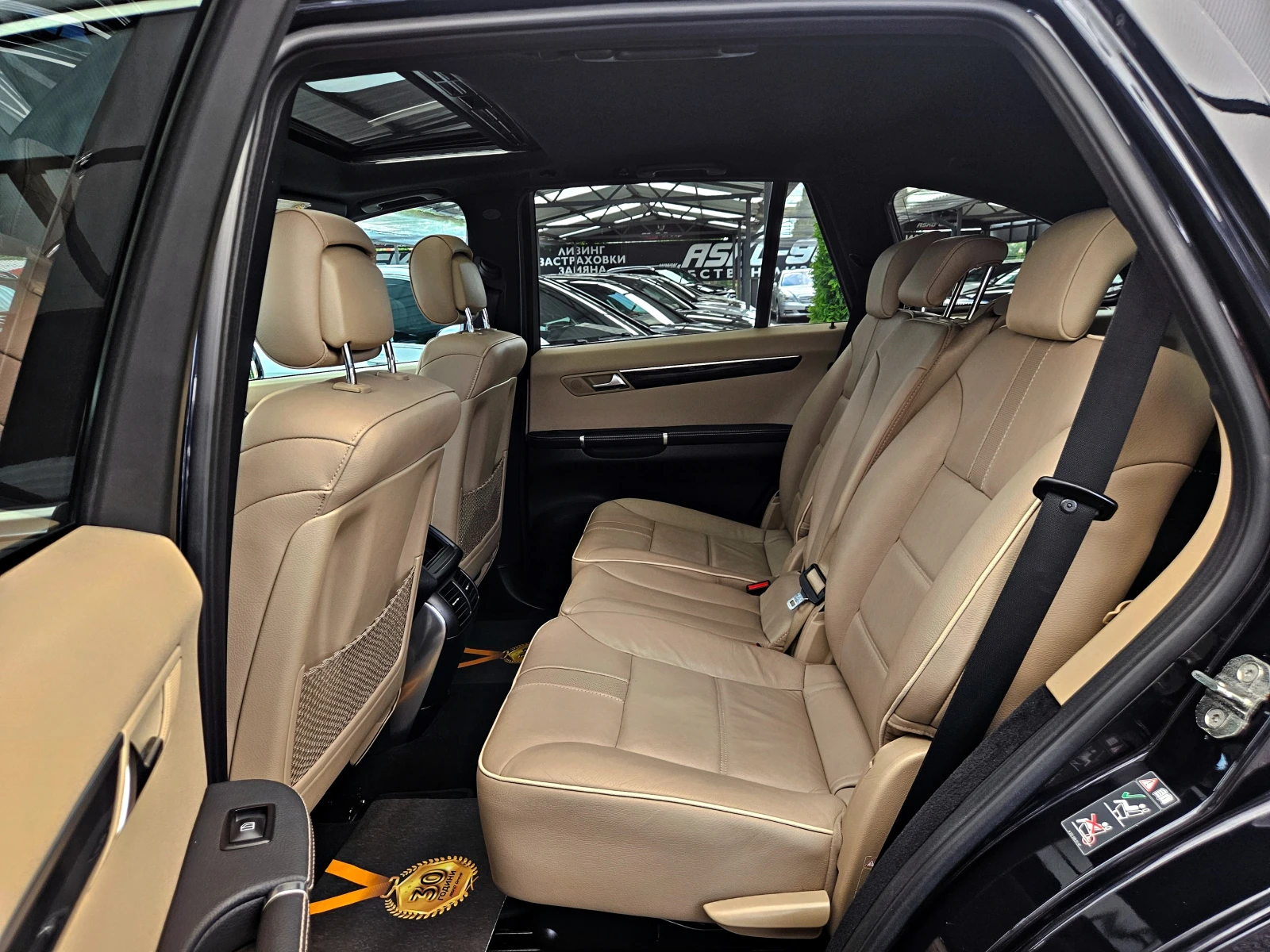 Mercedes-Benz R 350 AMG/4MAT/GERMANY/CAMERA/CAR PLAY/ПОДГРЕВ/AIRMAT/LI, снимка 16 - Автомобили и джипове - 55274243