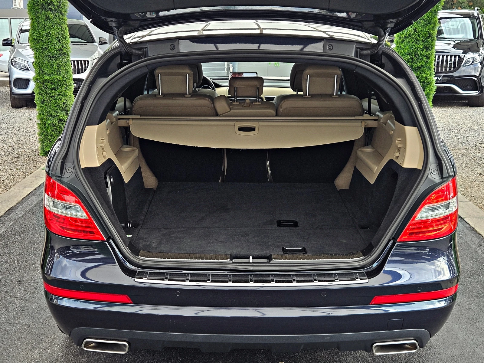 Mercedes-Benz R 350 AMG/4MAT/GERMANY/CAMERA/CAR PLAY/ПОДГРЕВ/AIRMAT/LI, снимка 8 - Автомобили и джипове - 55274243