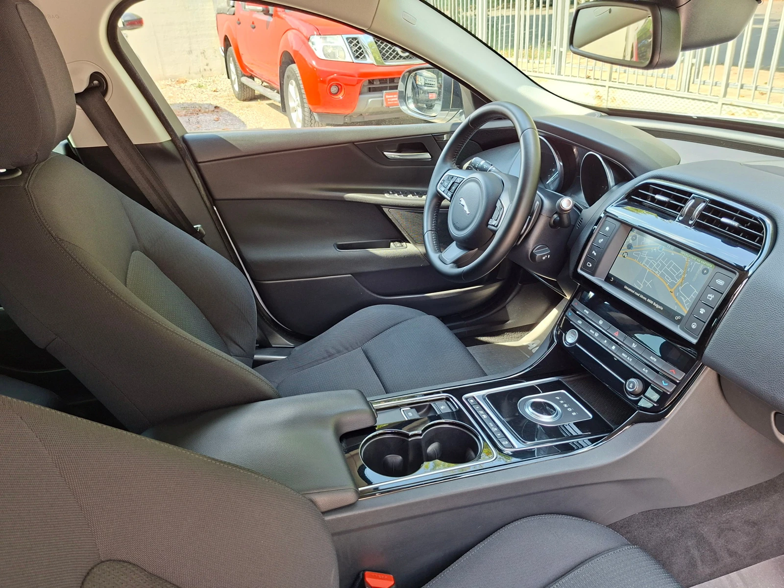 Jaguar XE AVTOMAT/NAVI/CAMERA, снимка 15 - Автомобили и джипове - 55587259