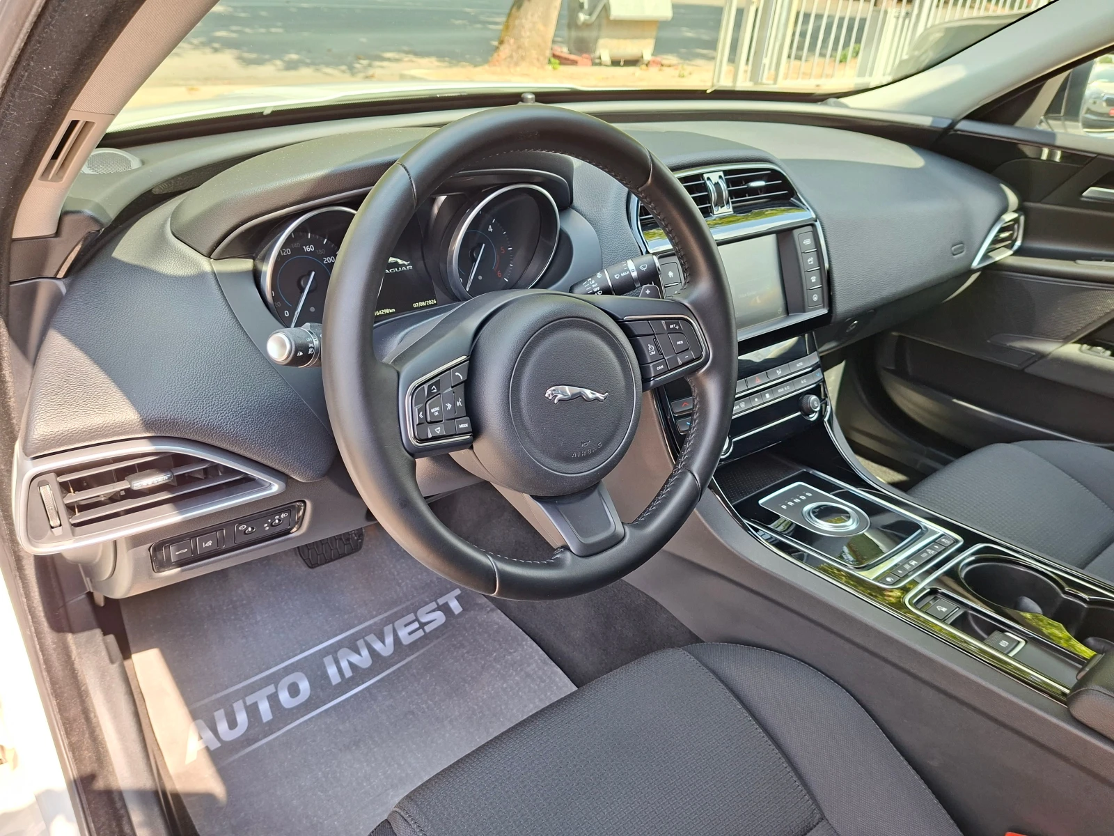 Jaguar XE AVTOMAT/NAVI/CAMERA, снимка 10 - Автомобили и джипове - 55587259
