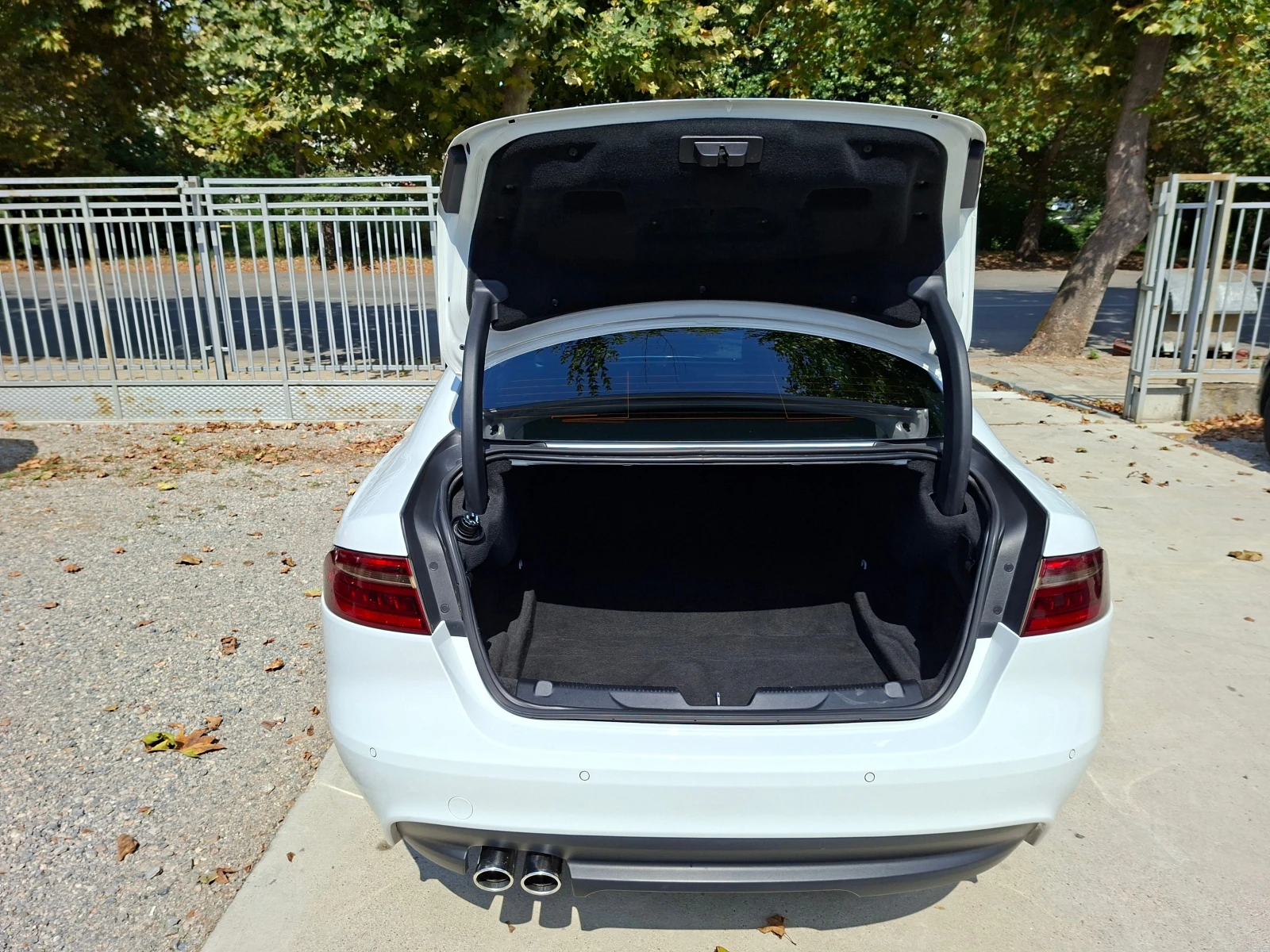 Jaguar XE AVTOMAT/NAVI/CAMERA, снимка 16 - Автомобили и джипове - 55587259