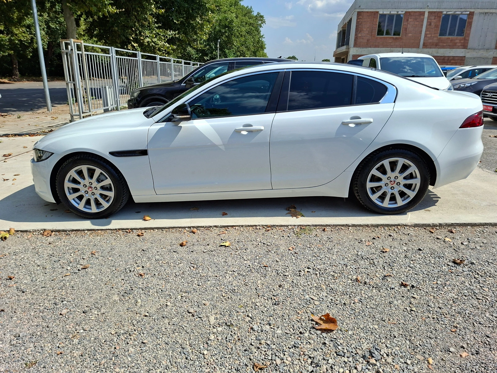 Jaguar XE AVTOMAT/NAVI/CAMERA, снимка 4 - Автомобили и джипове - 55587259