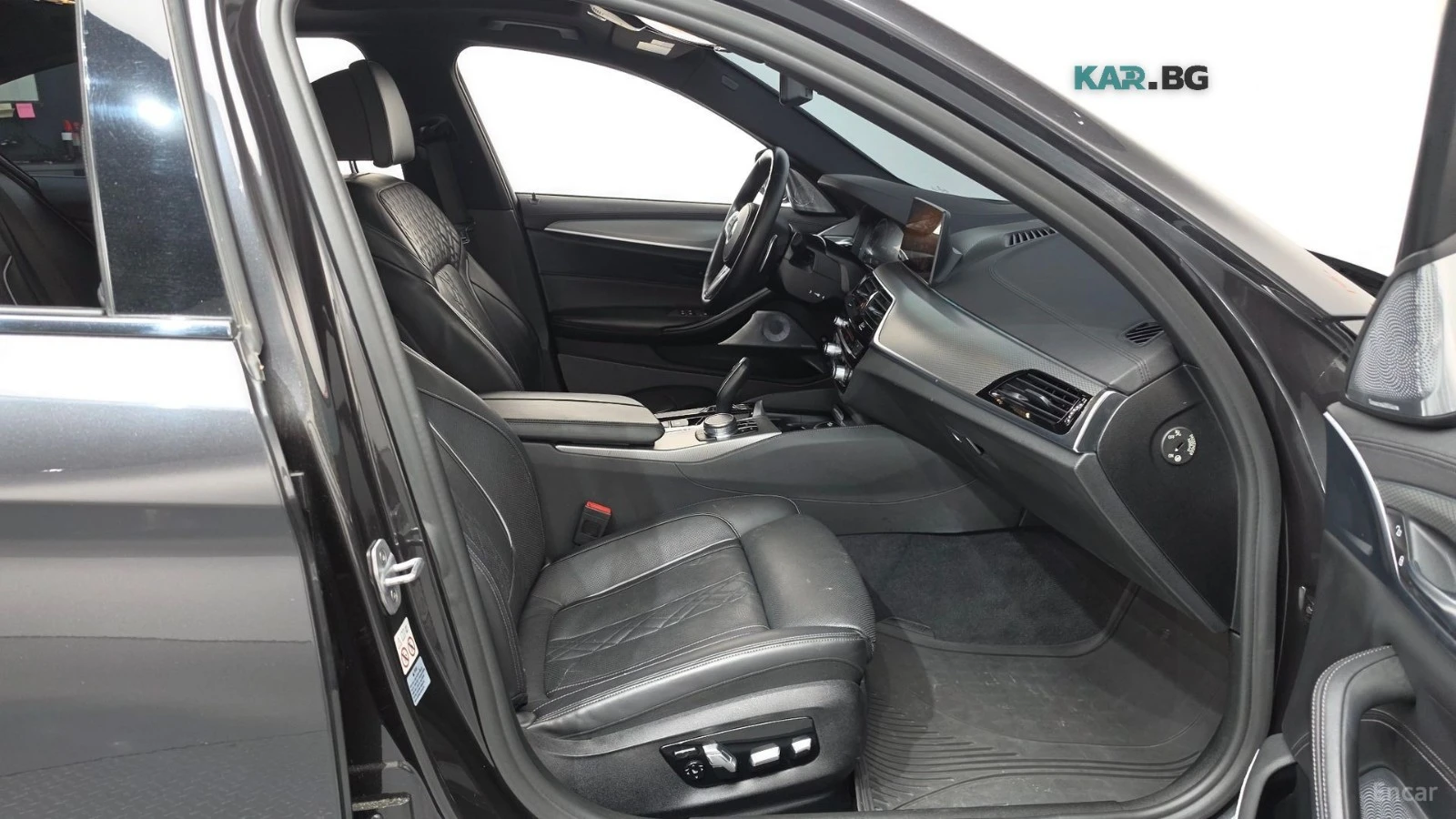 BMW 550 M550D* XDRIVE* ДИСТРОНИК* ПОДГРЕВ* ОБДУХ* 360* HUD, снимка 9 - Автомобили и джипове - 55818810