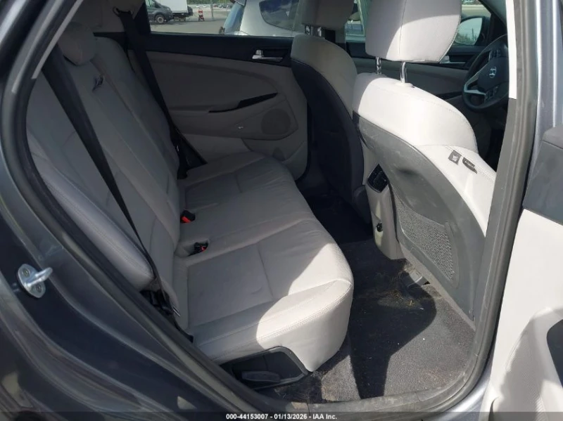 Hyundai Tucson 2.4l Sport, снимка 8 - Автомобили и джипове - 53250407