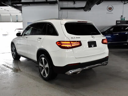 Mercedes-Benz GLC 300 4MATIC * CARFAX * АвтоКредит* (ЦЕНА ДО БГ) - изображение 4