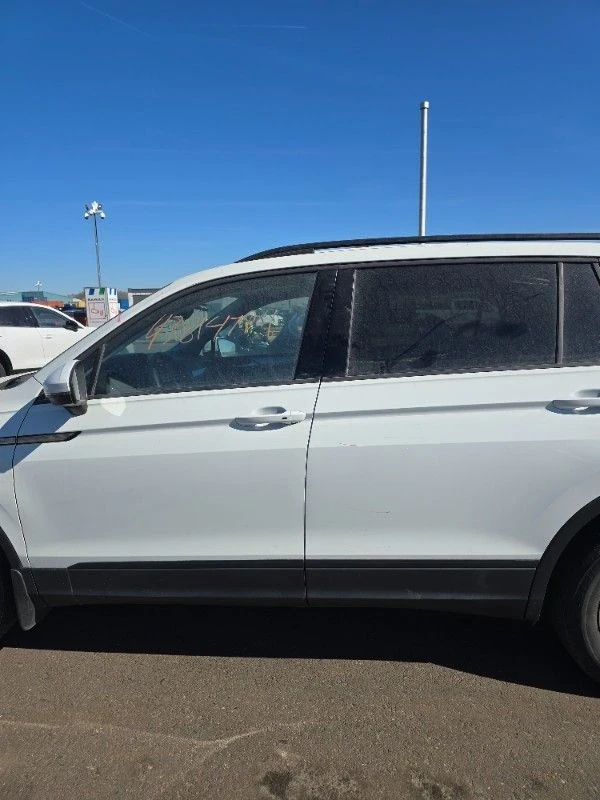 VW Tiguan Дълга база-седем местен, снимка 8 - Автомобили и джипове - 53971490