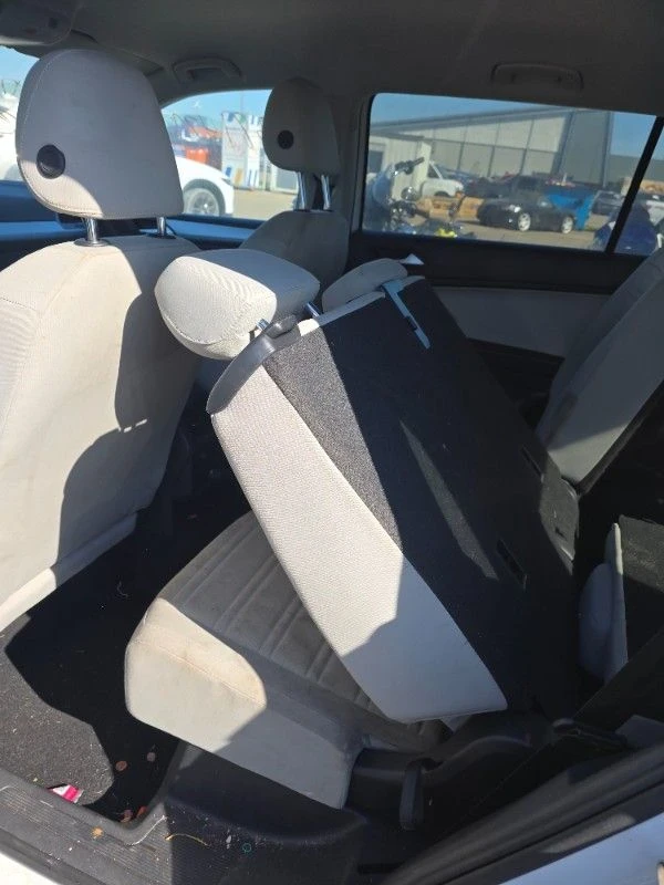 VW Tiguan Дълга база-седем местен, снимка 15 - Автомобили и джипове - 53971490