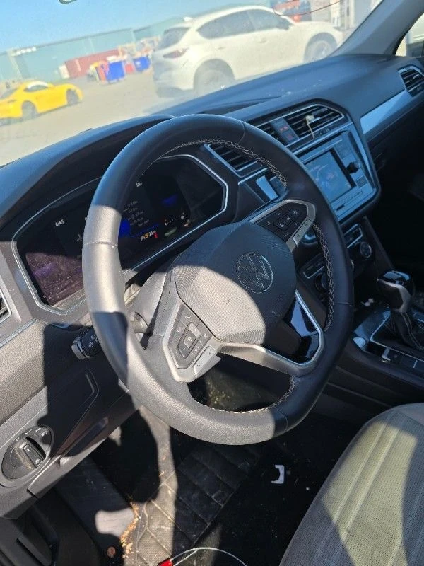 VW Tiguan Дълга база-седем местен, снимка 16 - Автомобили и джипове - 53971490