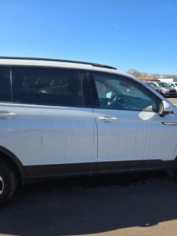 VW Tiguan Дълга база-седем местен, снимка 3 - Автомобили и джипове - 53971490