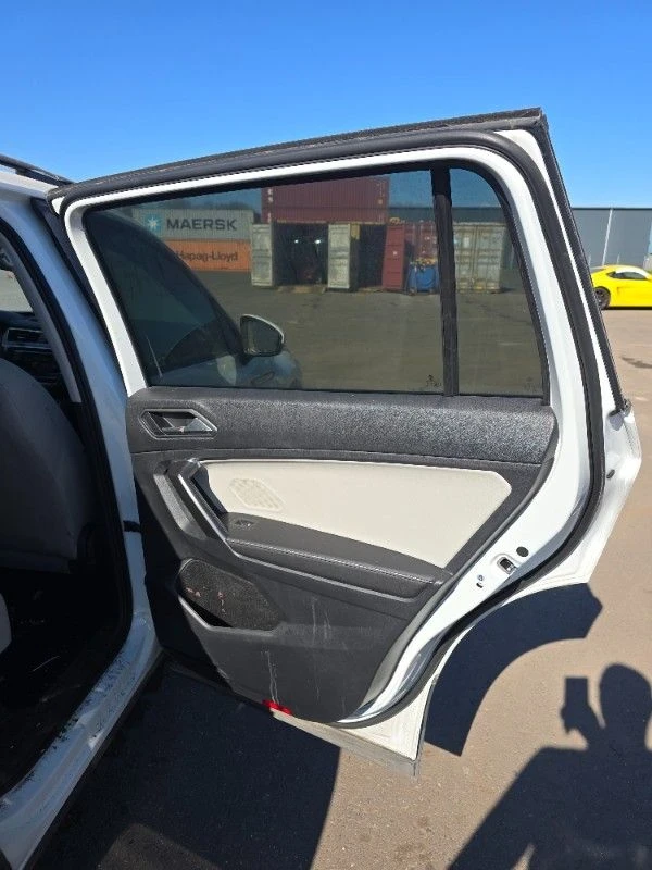 VW Tiguan Дълга база-седем местен, снимка 12 - Автомобили и джипове - 53971490