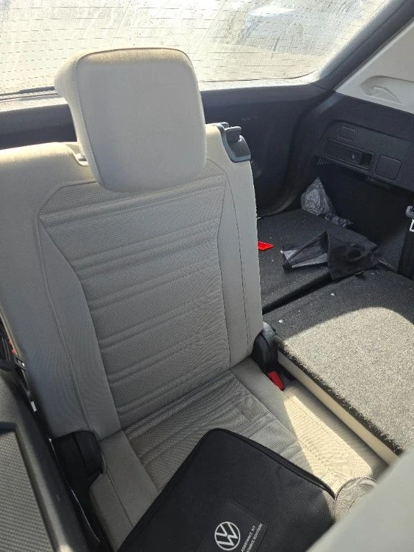 VW Tiguan Дълга база-седем местен, снимка 13 - Автомобили и джипове - 53971490