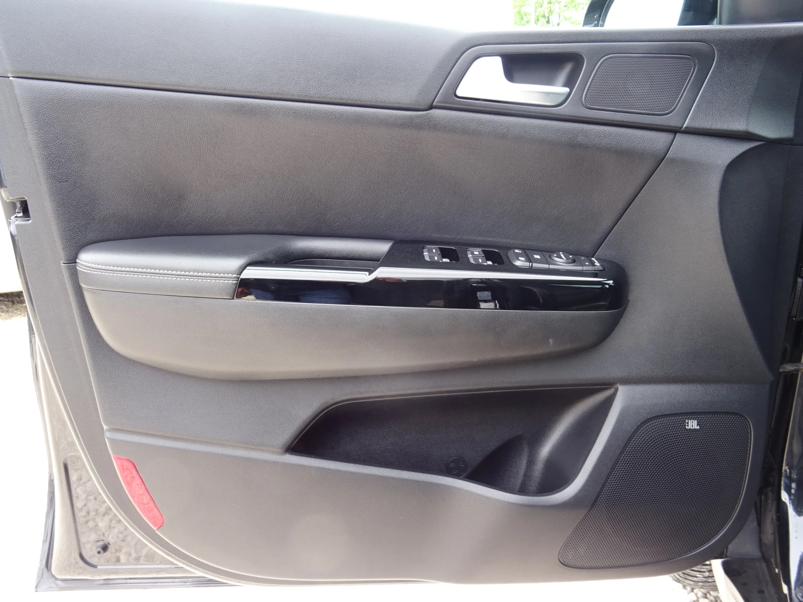 Kia Sportage 2.0crdi AWD Rebel, снимка 8 - Автомобили и джипове - 54409615