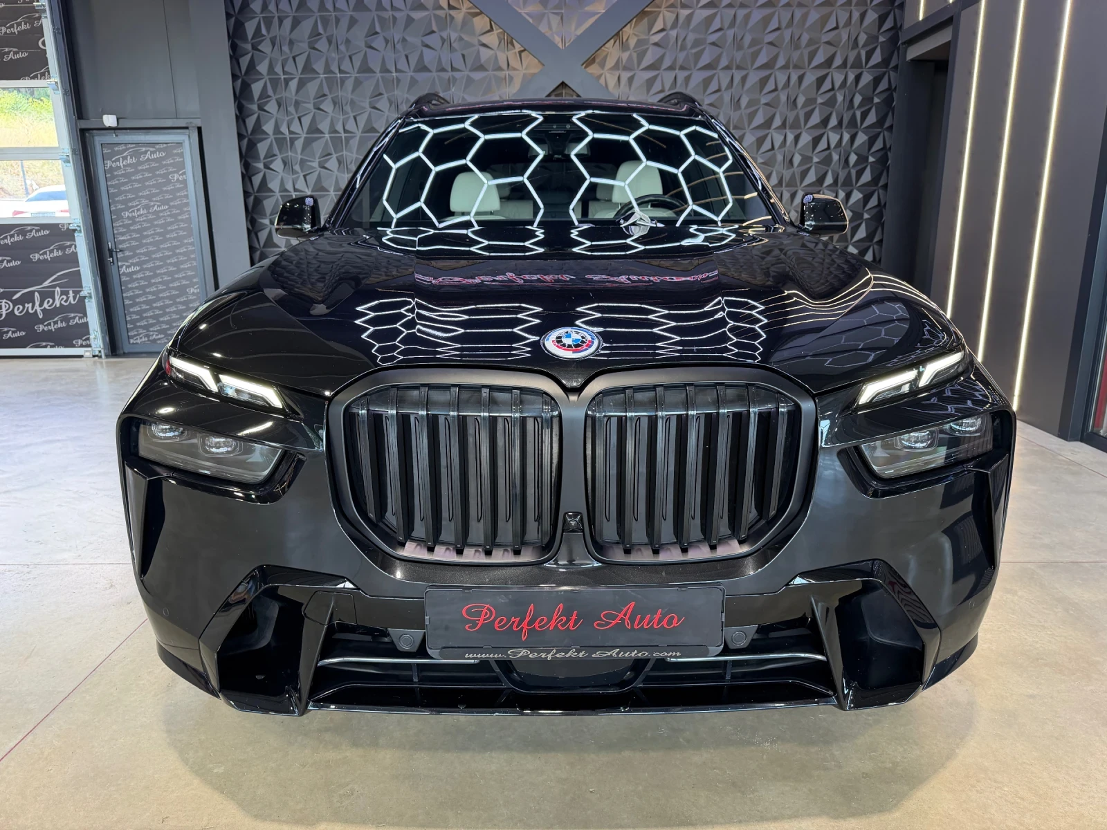 BMW X7 40d xDrive * 6+ 1* FULL Екс* BOW&WIL* LED Пано* M , снимка 2 - Автомобили и джипове - 55009163