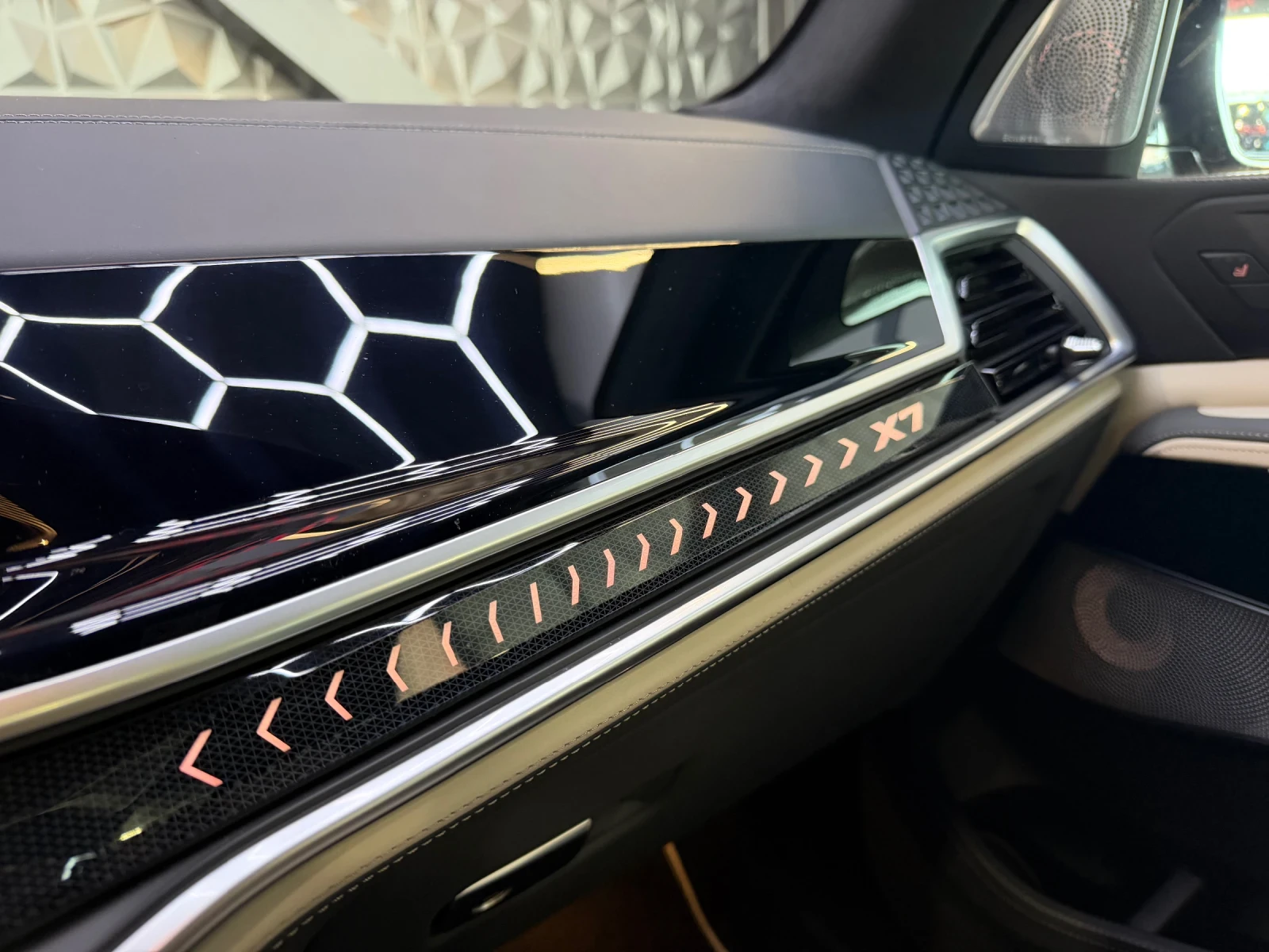 BMW X7 40d xDrive * 6+ 1* FULL Екс* BOW&WIL* LED Пано* M , снимка 11 - Автомобили и джипове - 55009163