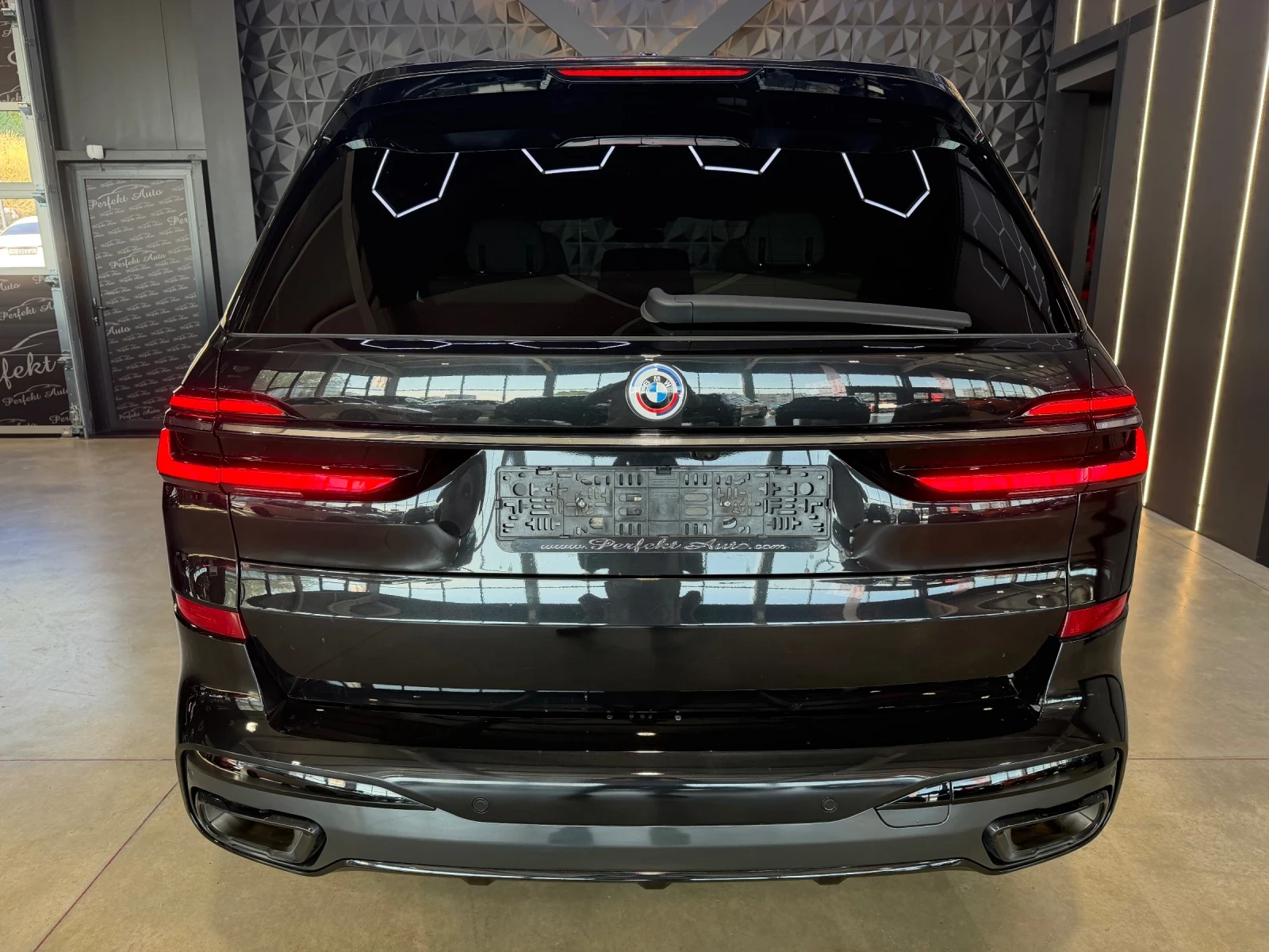 BMW X7 40d xDrive * 6+ 1* FULL Екс* BOW&WIL* LED Пано* M , снимка 4 - Автомобили и джипове - 55009163