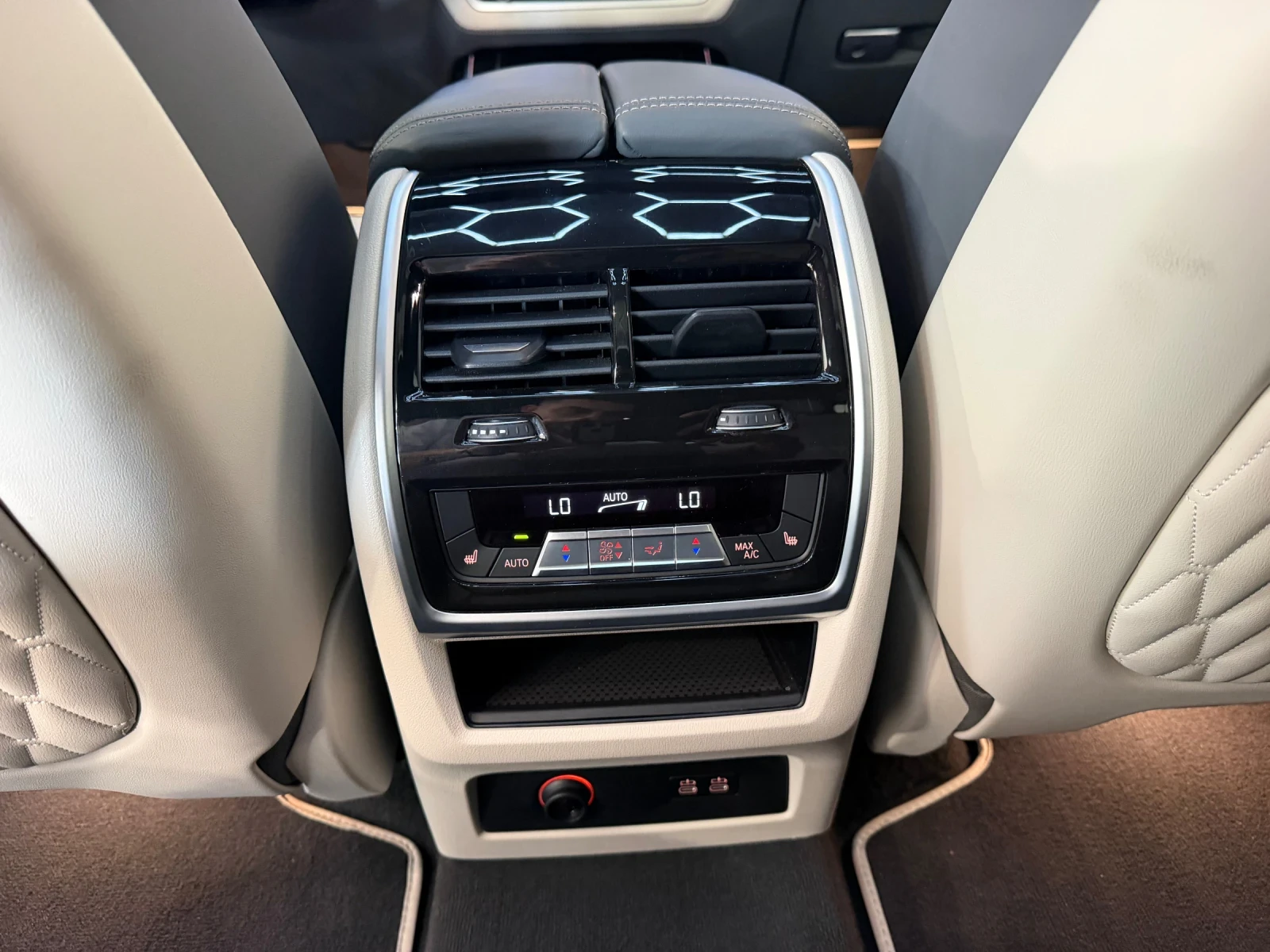 BMW X7 40d xDrive * 6+ 1* FULL Екс* BOW&WIL* LED Пано* M , снимка 6 - Автомобили и джипове - 55009163