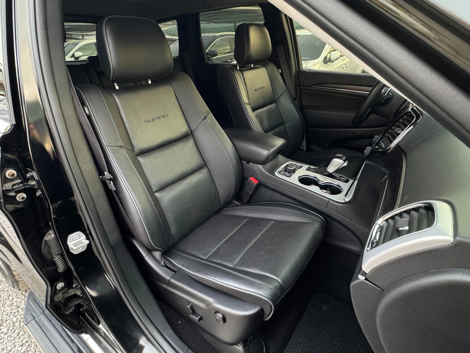 Jeep Grand cherokee 3.6 V6 ! Summit !, снимка 10 - Автомобили и джипове - 56293001