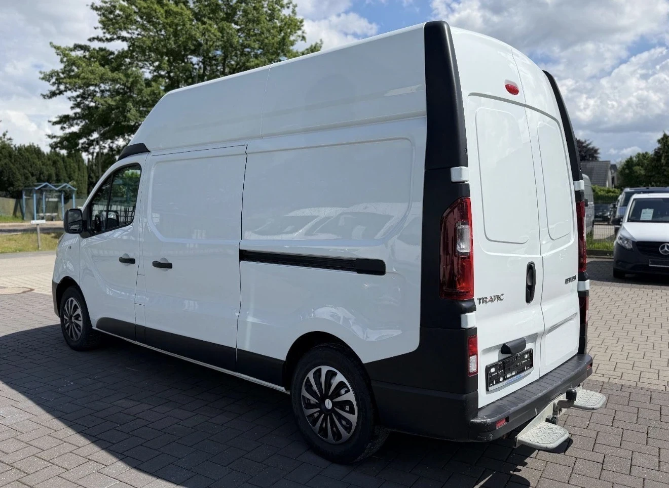 Renault Trafic 2.49t. БЕЗ ТАХОГРАФ (4ЕП), снимка 2 - Бусове и автобуси - 55362781