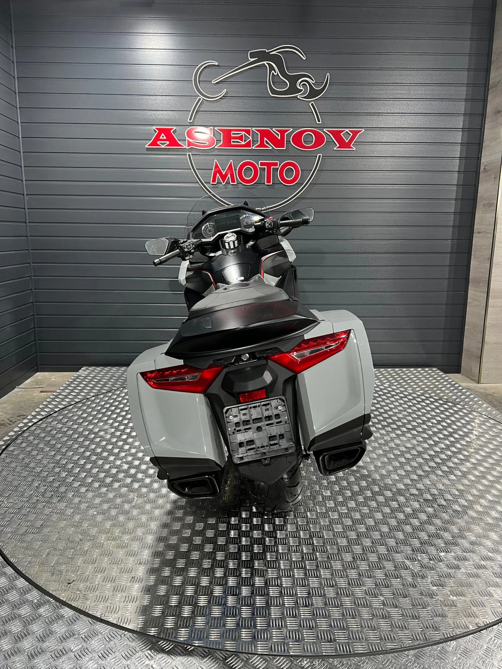 Honda Gold Wing BAGGER NEWEST MODEL - изображение 6