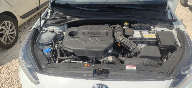 Kia Ceed 1, 6 16V CRDI , снимка 5 - Автомобили и джипове - 47365515