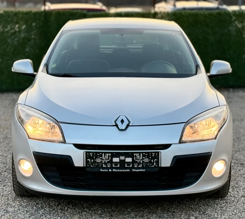 Renault Megane 1.6i 110hp, снимка 2 - Автомобили и джипове - 49014074