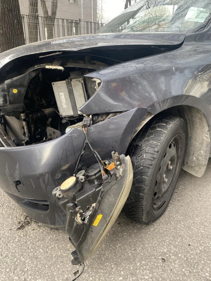 Mazda 2 faselift, снимка 2 - Автомобили и джипове - 52635368