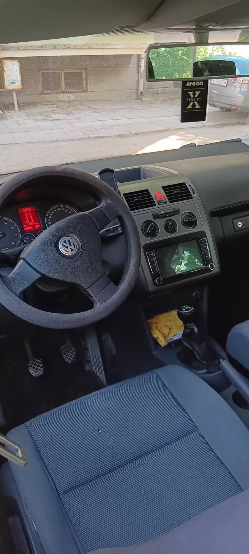 VW Touran, снимка 5 - Автомобили и джипове - 52403060