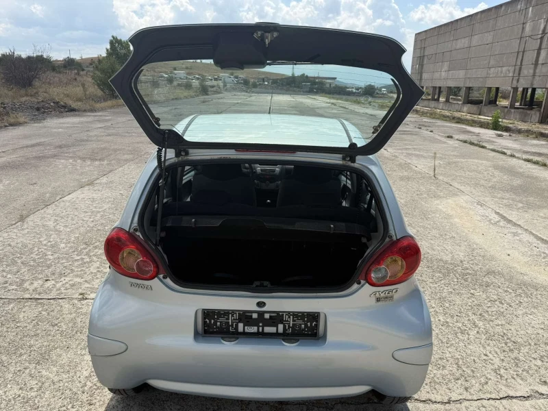 Toyota Aygo 1.0, снимка 10 - Автомобили и джипове - 52856174