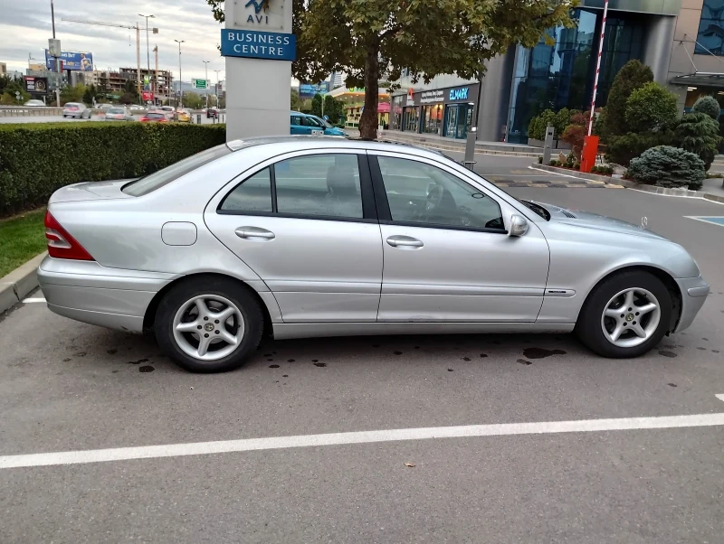 Mercedes-Benz 220 Дизел, снимка 4 - Автомобили и джипове - 52975603