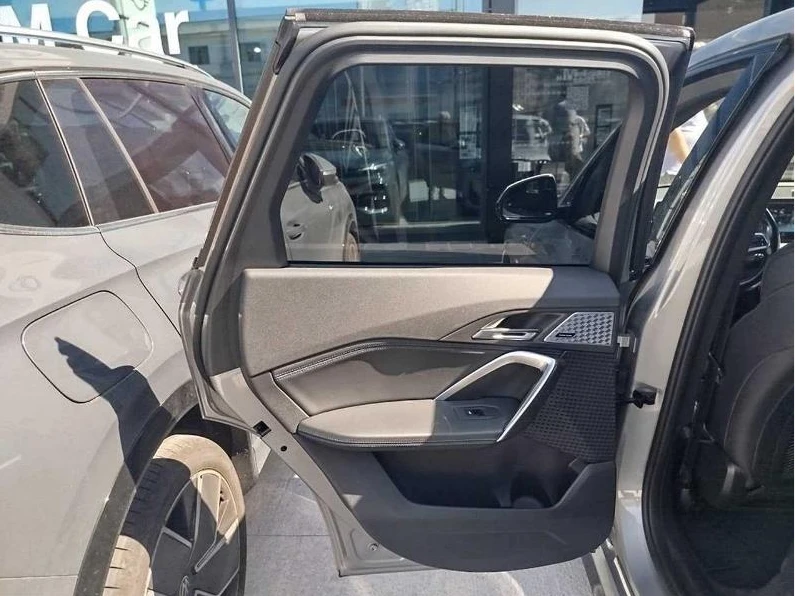 BMW iX1 xDrive30* 4x4* M Sport PRO * H&K* Led* Pano* Памет, снимка 15 - Автомобили и джипове - 55432985