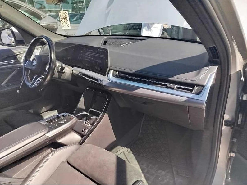BMW iX1 xDrive30* 4x4* M Sport PRO * H&K* Led* Pano* Памет, снимка 12 - Автомобили и джипове - 55432985
